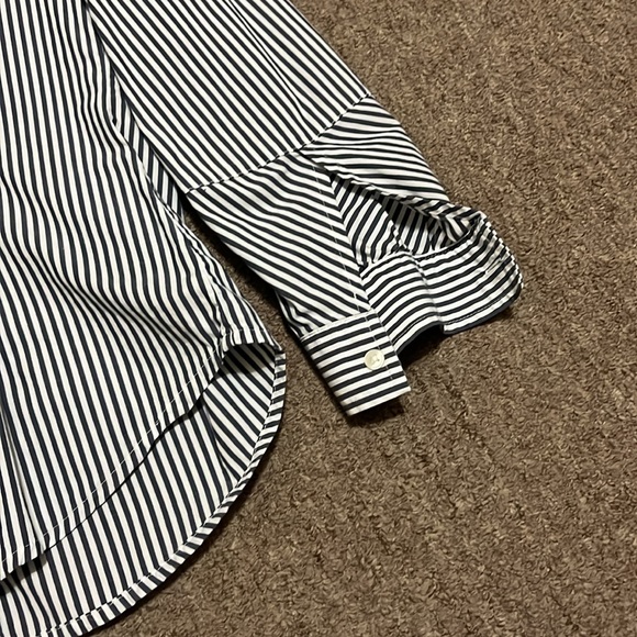 Banana Republic Button Down Shirts. 💕 - Picture 8 of 9